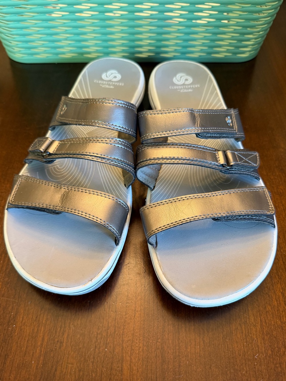 Cloudsteppers By Clarks Brinkley Coast Sandal Strappy Silver SlipOn Flats SZ 10 - Picture 2 of 7